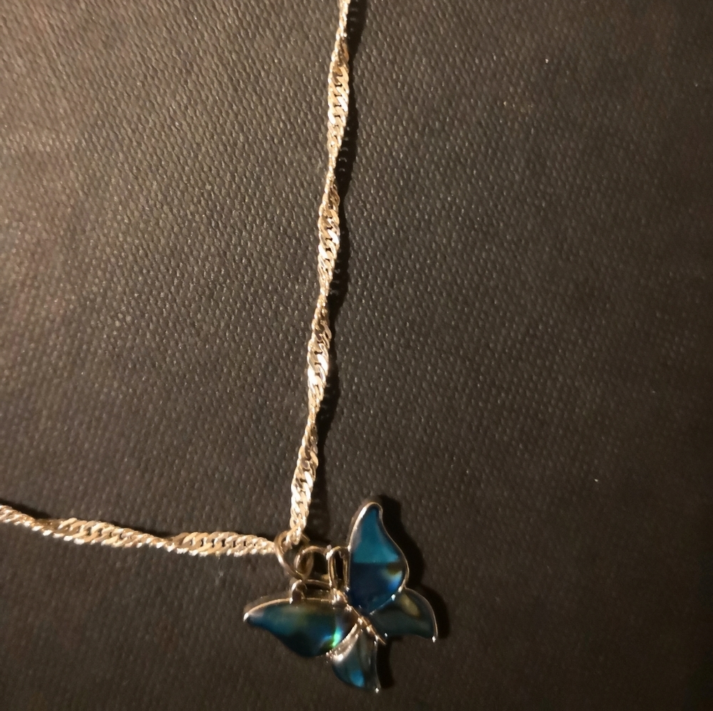 🦋  Sterling silver and pearl Necklace 🦋